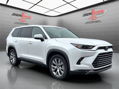 Certified 2025 Toyota Grand Highlander AWD image 6