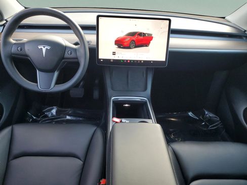 Used 2025 Tesla Model Y Long Range image 13