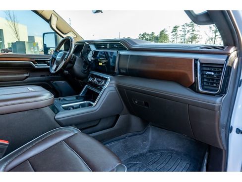 Used 2024 GMC Sierra 2500 Denali w/ Denali Reserve Package image 17