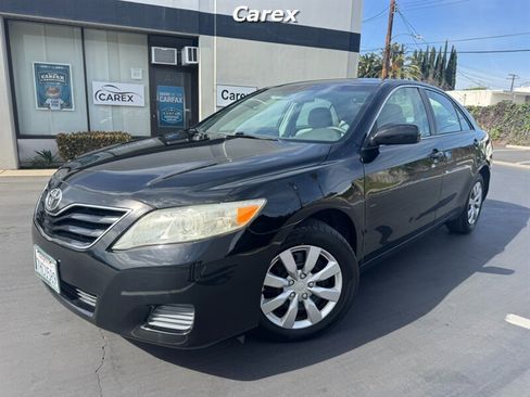 Used 2011 Toyota Camry LE image 1