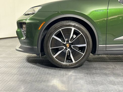 Certified 2025 Porsche Macan 4 Electric AWD/4WD image 30