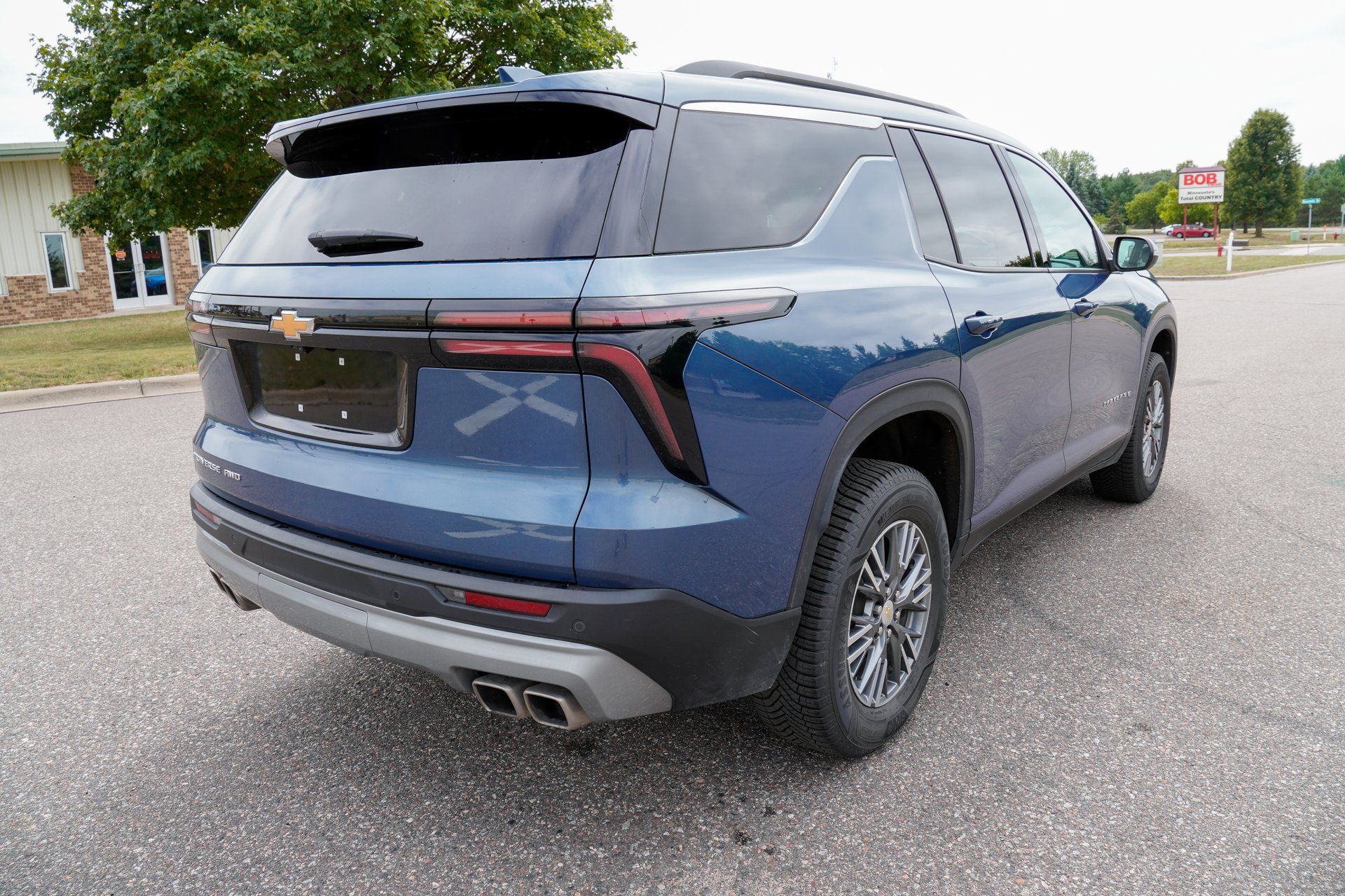 Used 2025 Chevrolet Traverse LT AWD/4WD image 3