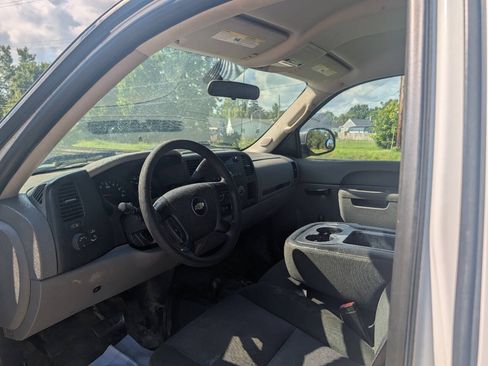 Used 2013 Chevrolet Silverado 1500 W/T AWD/4WD image 6
