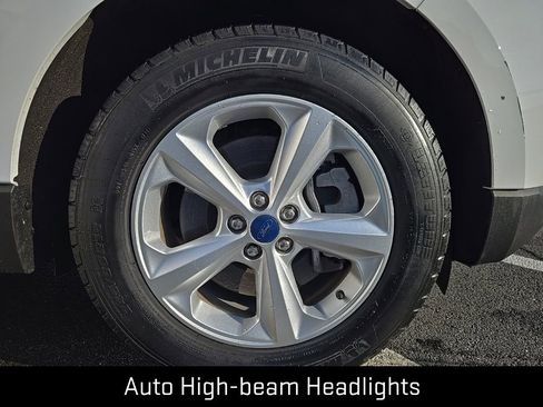 Used 2021 Ford Edge SE image 9