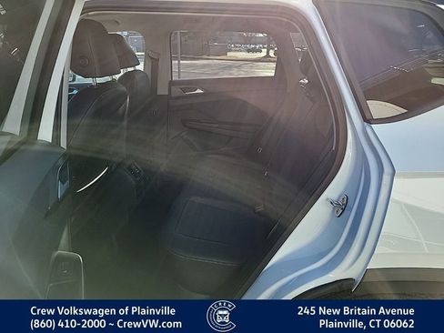 New 2026 Volkswagen Taos SE image 14