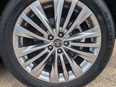 Used 2024 Toyota Highlander Platinum FWD image 7