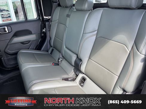 New 2025 Jeep Gladiator Mojave image 13