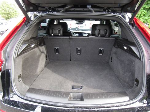 Used 2022 Cadillac XT4 Luxury AWD/4WD image 22