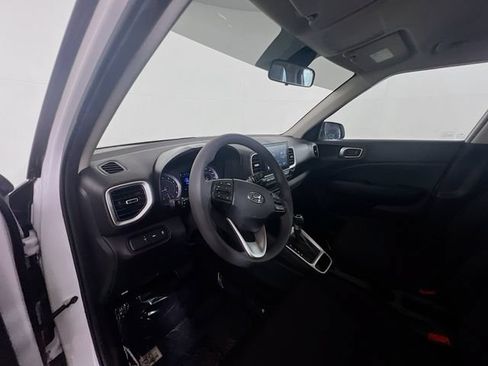 Used 2021 Hyundai Venue SE FWD image 17
