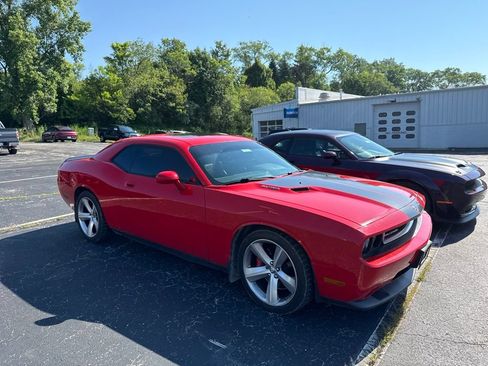 Used 2009 Dodge Challenger SRT8 w/ SRT Option Group II RWD image 3