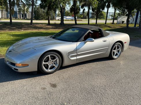 Used 2004 Chevrolet Corvette Convertible w/ Preferred Equipment Group image 1
