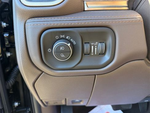 New 2025 RAM 2500 Limited image 18