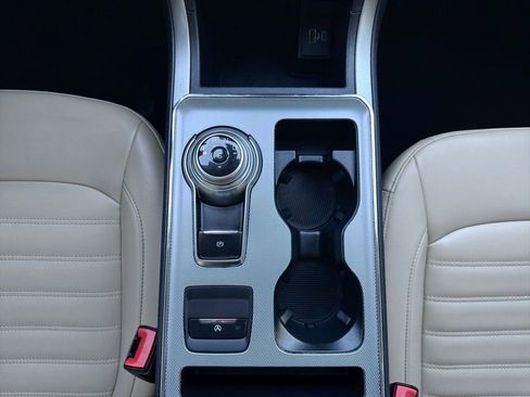 Used 2021 Ford Edge SEL image 2