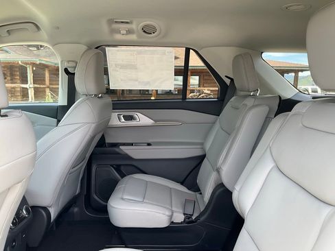 New 2026 Ford Explorer Active w/ Active Comfort Package image 24