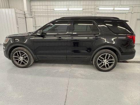 Used 2016 Ford Explorer Sport w/ Equipment Group 401A image 8
