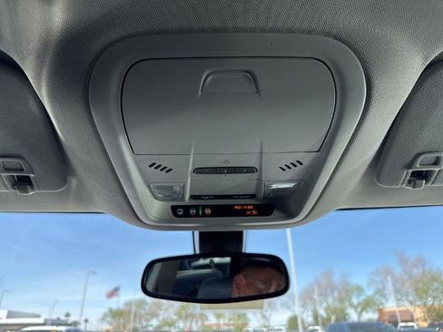 Used 2020 Buick Enclave Essence image 9