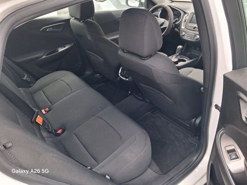 Used 2017 Chevrolet Malibu LT FWD image 4