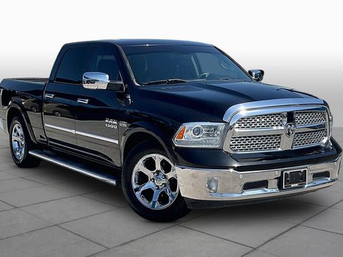 Used 2018 RAM 1500 Laramie w/ Convenience Group AWD/4WD image 3