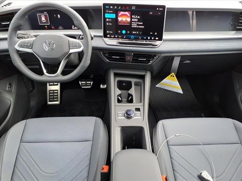 New 2026 Volkswagen Tiguan SE R-Line image 10