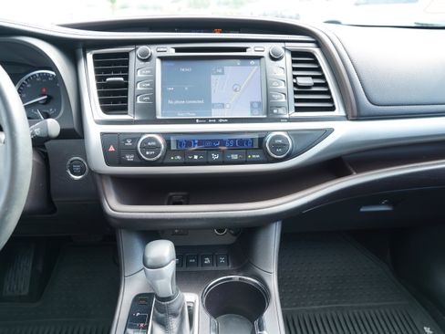 Used 2016 Toyota Highlander XLE AWD/4WD image 22
