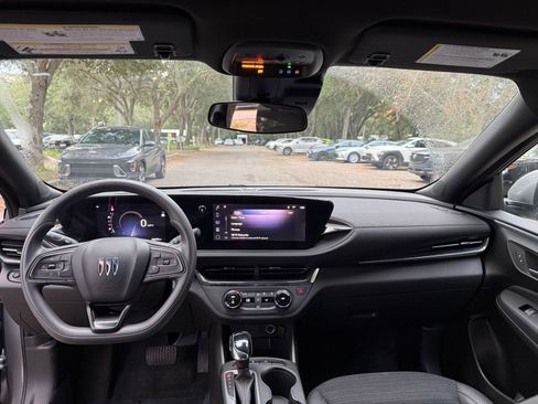 Used 2025 Buick Envista Preferred image 27