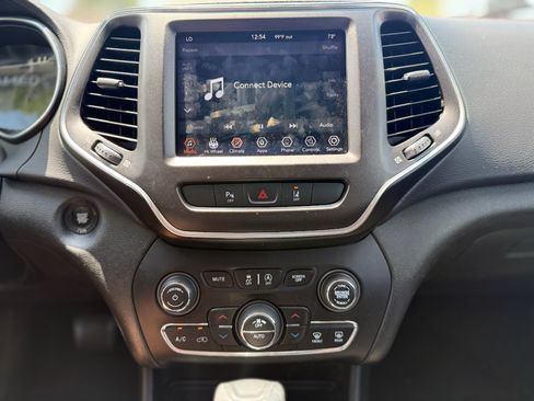 Used 2021 Jeep Cherokee Trailhawk AWD/4WD image 35