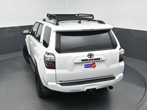 Used 2022 Toyota 4Runner SR5 Premium w/ Moonroof Package RWD image 32