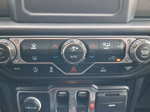 Used 2022 Jeep Wrangler Sport AWD/4WD image 20