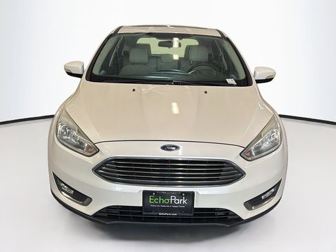 Used 2016 Ford Focus Titanium FWD image 2