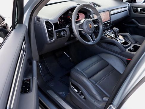 Used 2021 Porsche Cayenne image 16