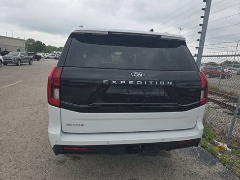 Used 2025 Ford Expedition Active AWD/4WD image 5