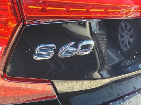 Used 2019 Volvo S60 T6 Momentum w/ Multimedia Package AWD/4WD image 5