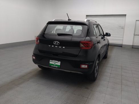 Used 2025 Hyundai Venue SEL FWD image 7