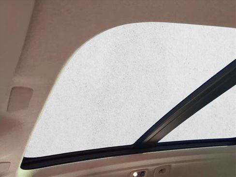 Used 2022 Volvo XC40 T4 Inscription w/ Advanced Package image 16