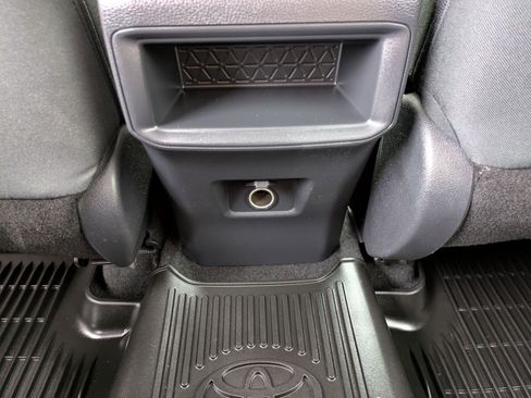 Used 2021 Toyota RAV4 LE image 16