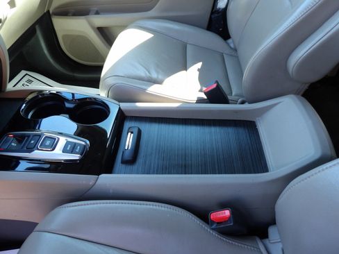 Used 2016 Honda Pilot Touring image 22