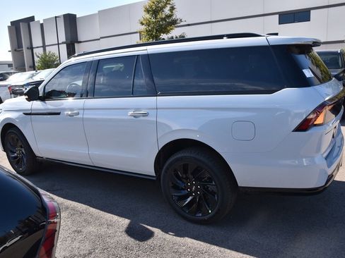 New 2025 Lincoln Navigator L Reserve w/ Jet Appearance Package image 10