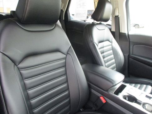 Used 2022 Ford Edge SEL w/ Convenience Package AWD/4WD image 43