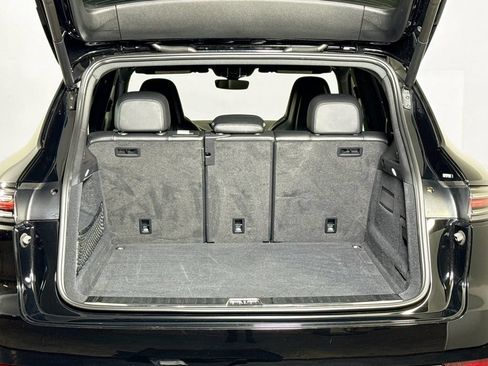 Certified 2023 Porsche Cayenne Platinum Edition AWD/4WD image 55