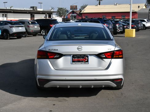 Used 2024 Nissan Altima 2.5 SV image 7