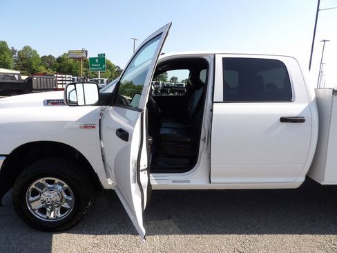 Used 2022 RAM 3500 Tradesman w/ Chrome Appearance Group AWD/4WD image 13