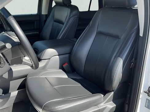 Certified 2024 Ford Expedition XLT image 31