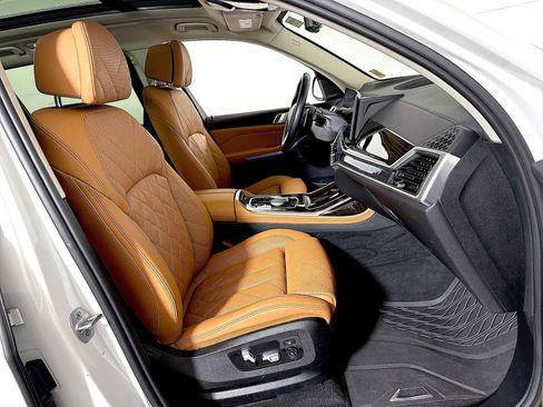 Used 2023 BMW X7 xDrive40i w/ Premium Package image 25