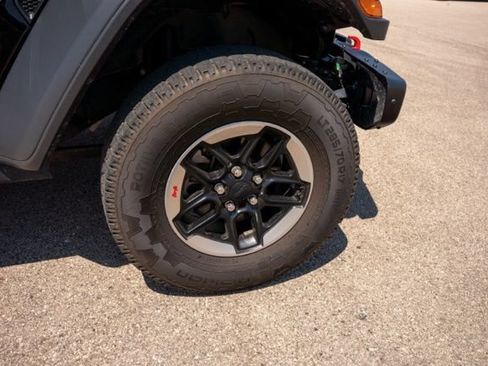 Used 2018 Jeep Wrangler Unlimited Rubicon AWD/4WD image 9