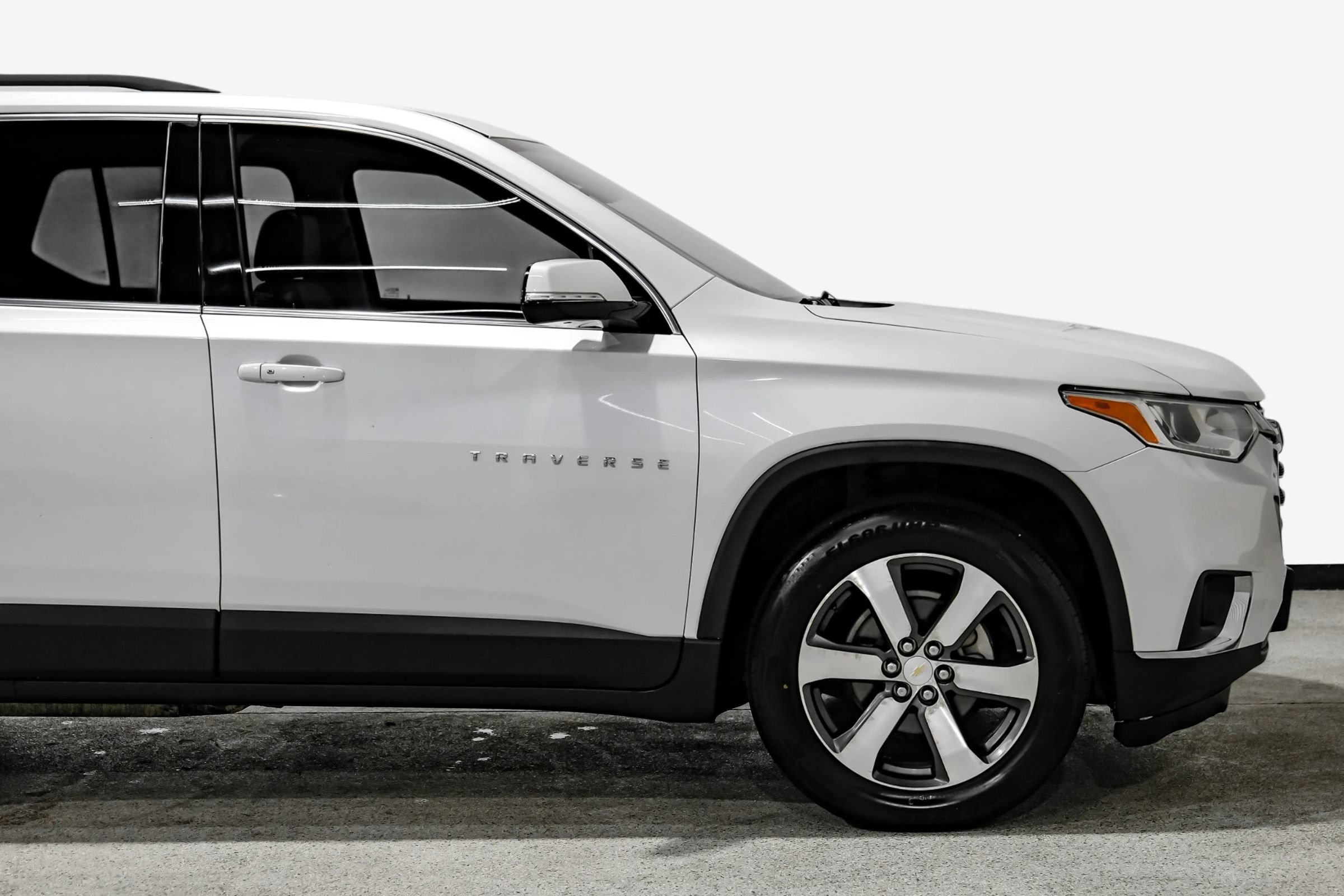 Used 2018 Chevrolet Traverse LT FWD image 13