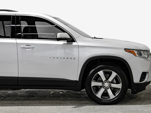 Used 2018 Chevrolet Traverse LT FWD image 13