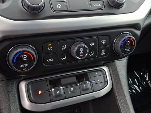 Certified 2023 GMC Acadia SLE w/ Driver Convenience Package image 16