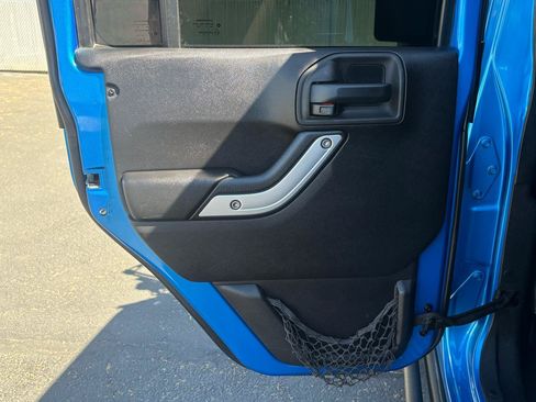 Used 2015 Jeep Wrangler Unlimited Sahara AWD/4WD image 23