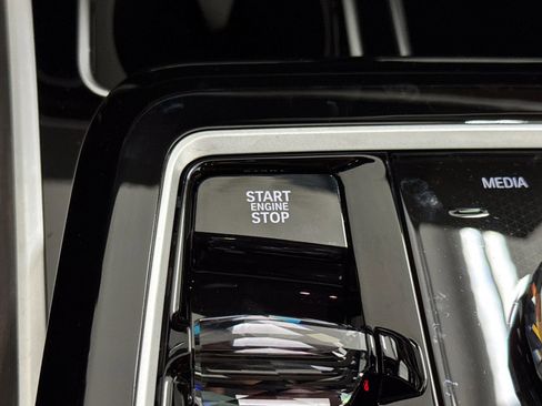 New 2026 BMW 740i image 18