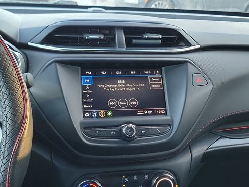 Used 2021 Chevrolet TrailBlazer RS image 16